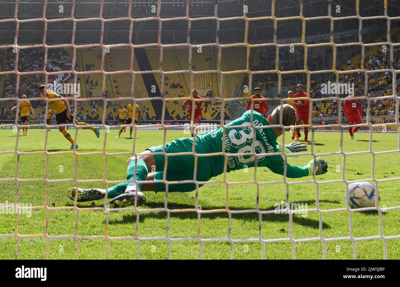 Ahmet Metin Arslan of Dresden runs with the ball during the 3