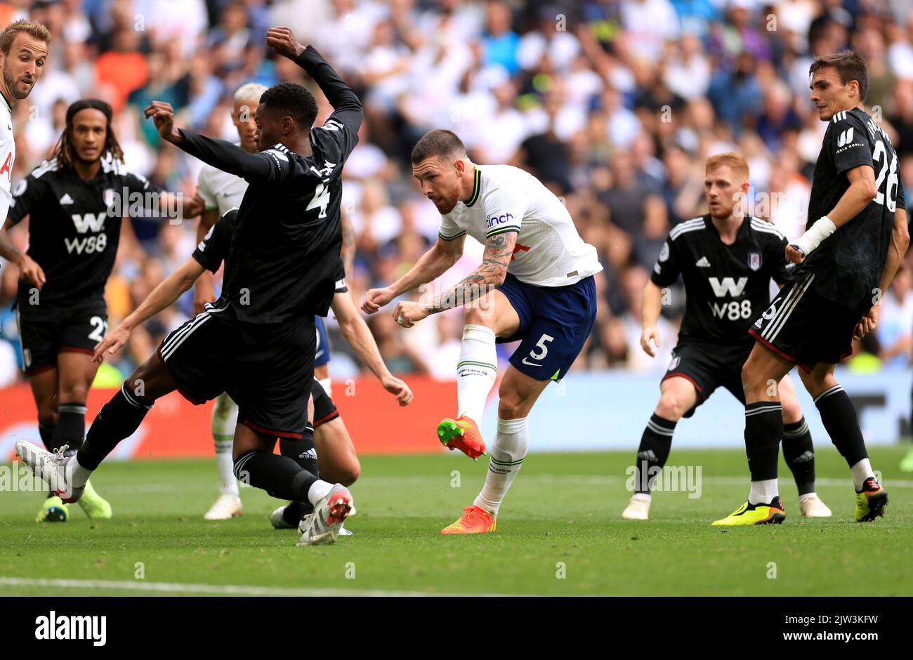 PIERRE-EMILE HOJBJERG, TOTTENHAM HOTSPUR FC, 2022 Stock Photo - Alamy