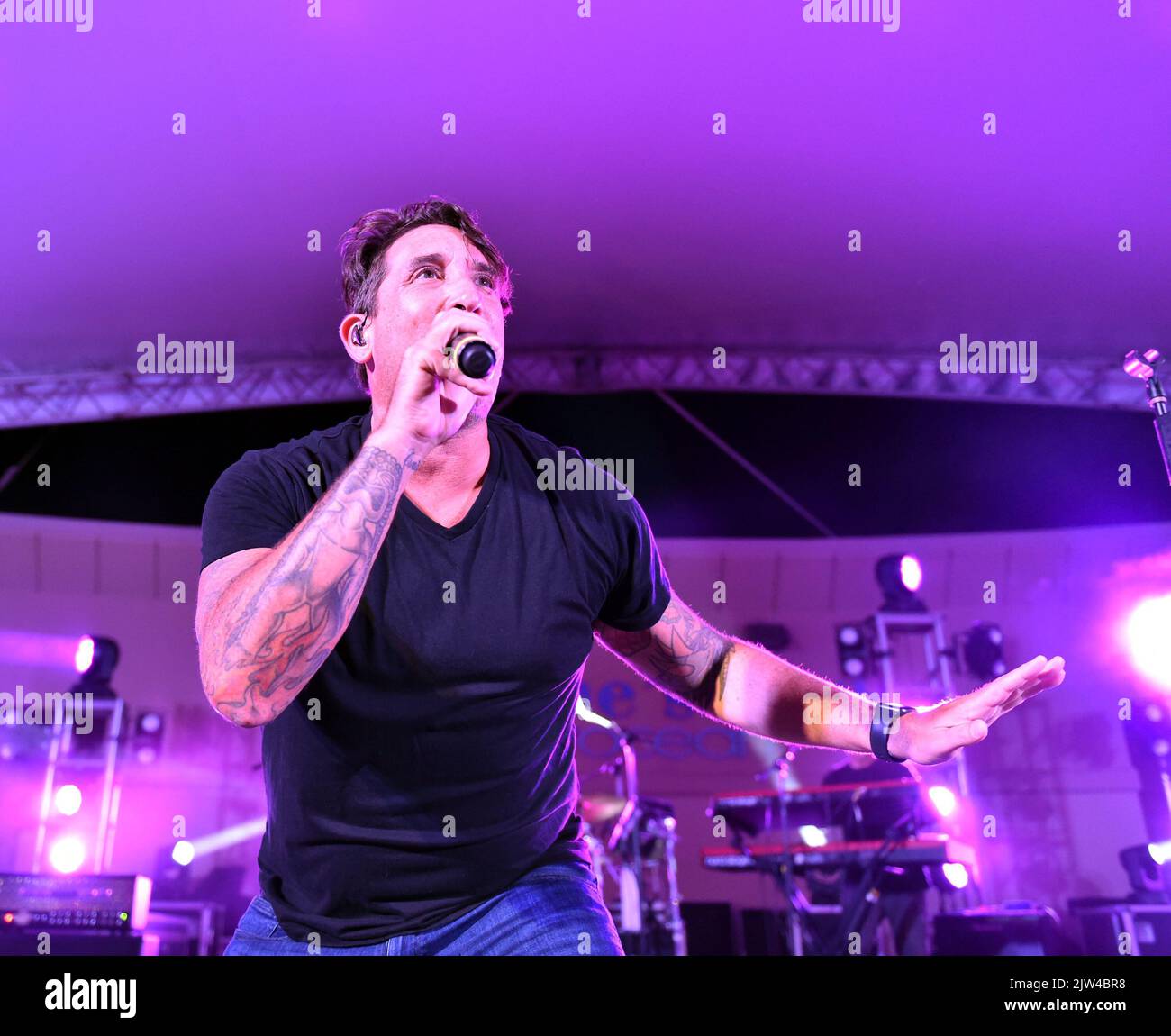 September 2, 2022, Virginia Beach, Virginia, USA: Smash Mouth member ...
