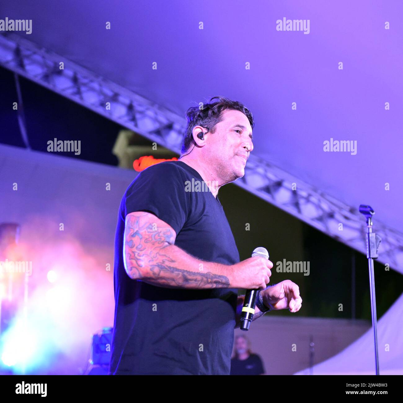 September 2, 2022, Virginia Beach, Virginia, USA: Smash Mouth member ...