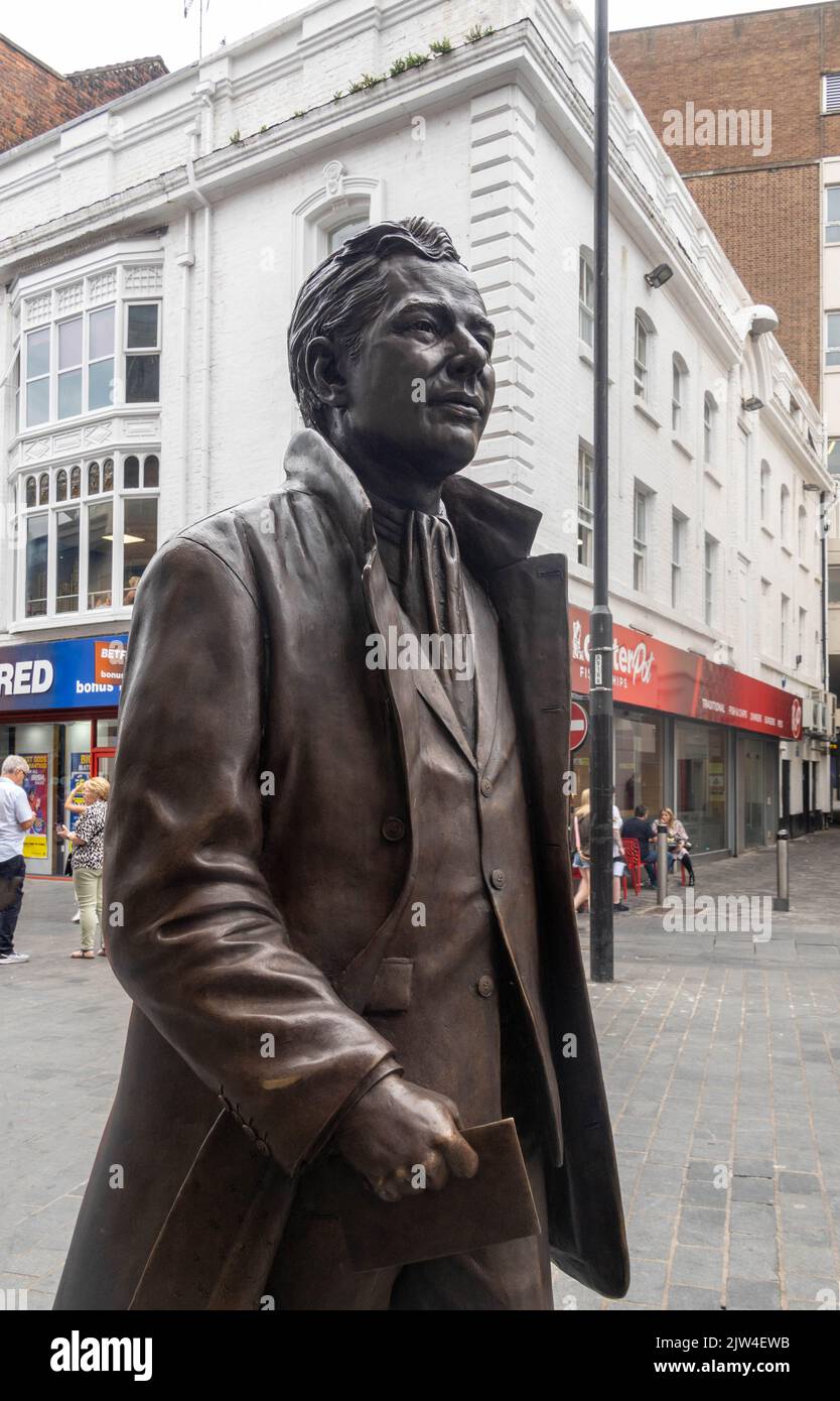 Brian Epstein statue by Andy Edwards in Liverpool City Centre Stock Photo
