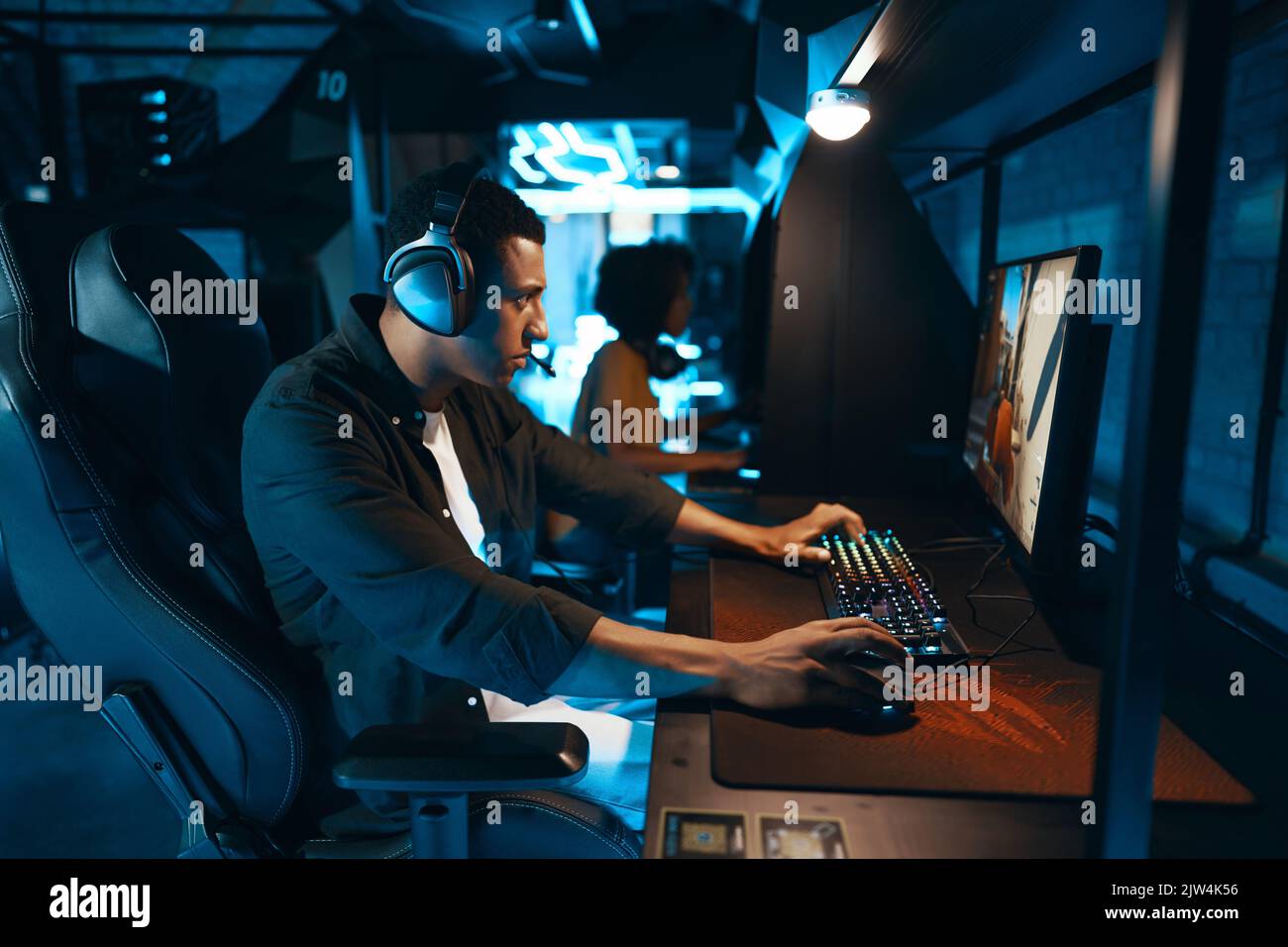 Computer player hi-res stock photography and images - Alamy