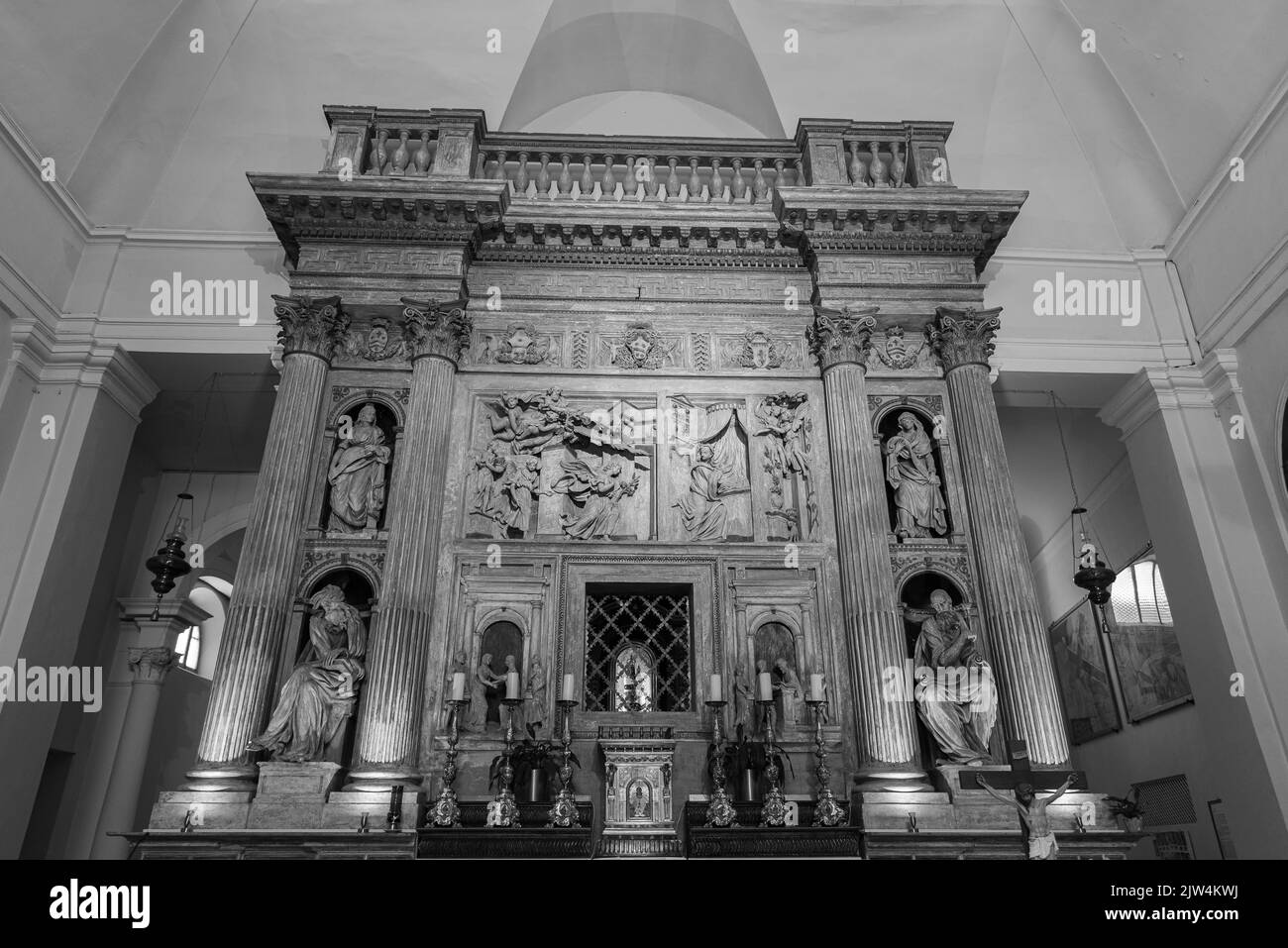 Built in 1400 and rebuilt in 1700. In it there is a faithful