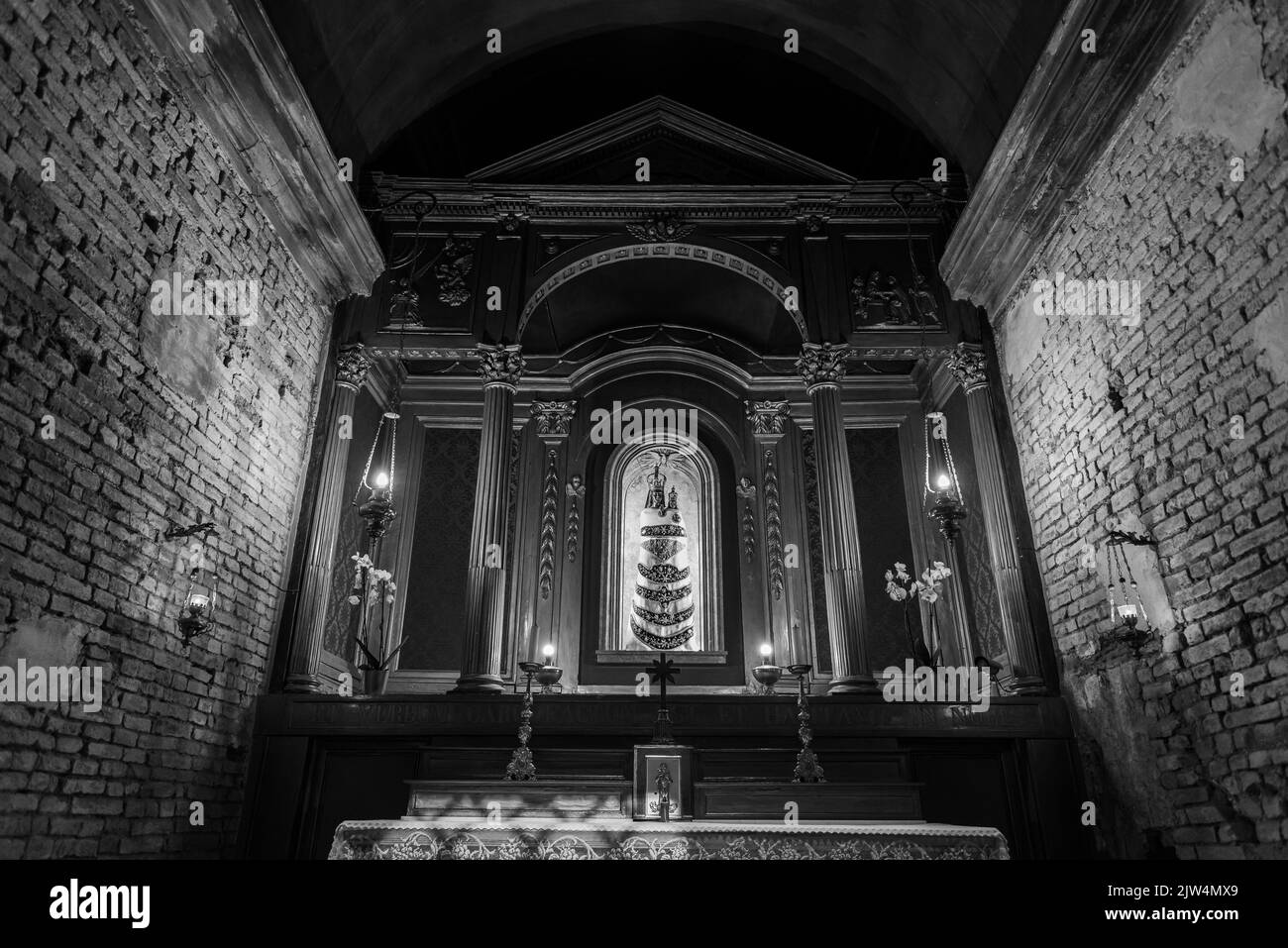 Built in 1400 and rebuilt in 1700. In it there is a faithful