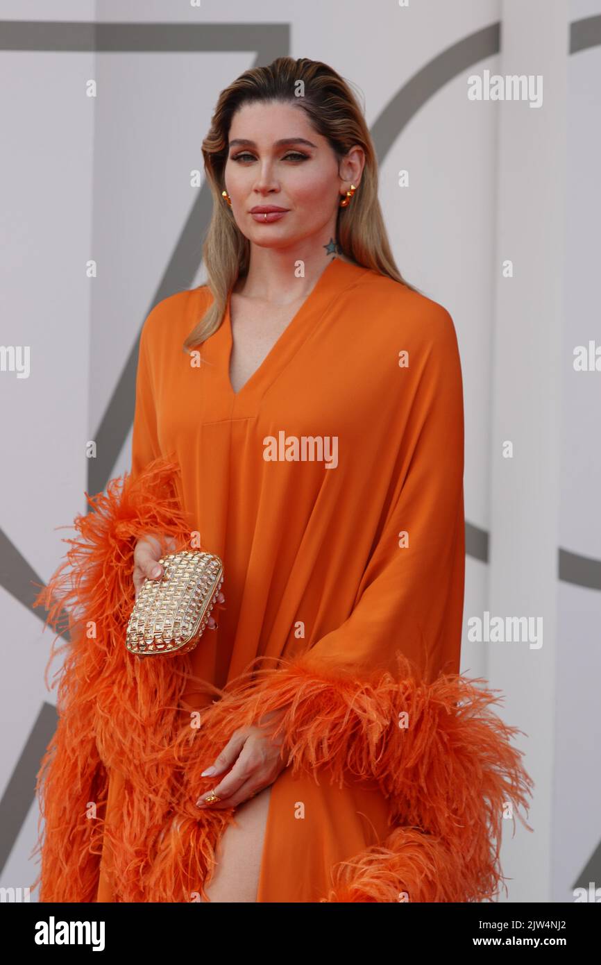 Qolga olingan onalarning HD porno video