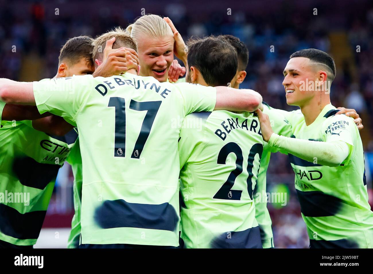 แมนฯ ซิตี้ ทิ้งห่างจ่าฝูง หลังถล่มวิลล่า 3-0 - ลิเวอร์พูลสะดุดเจ๊าไบรท์ตัน