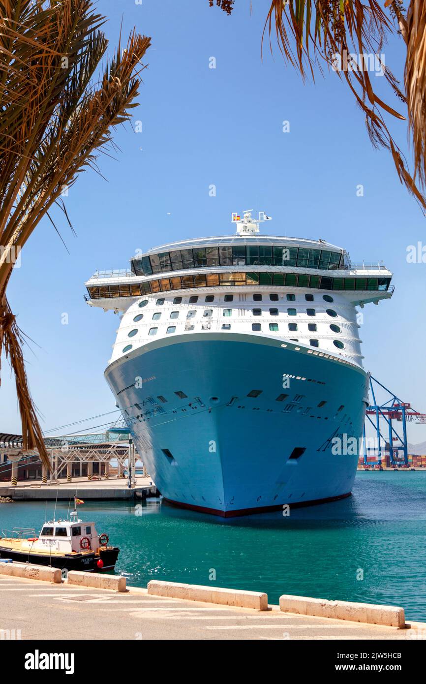 Royal Caribbean International Anthem of the Seas Quantum class cruise ...