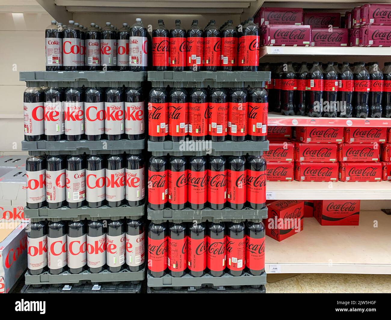 Taplow, Buckinghamshire, UK. 3rd September, 2022. Bottled and canned