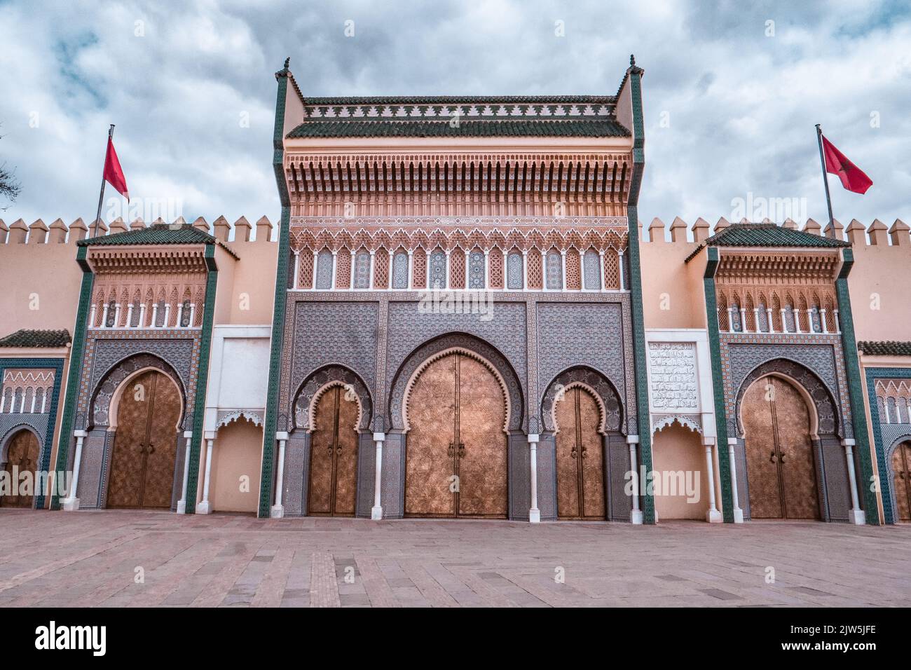The entrance of the Royal Palace of Fez, Moro Stock Photo - Alamy