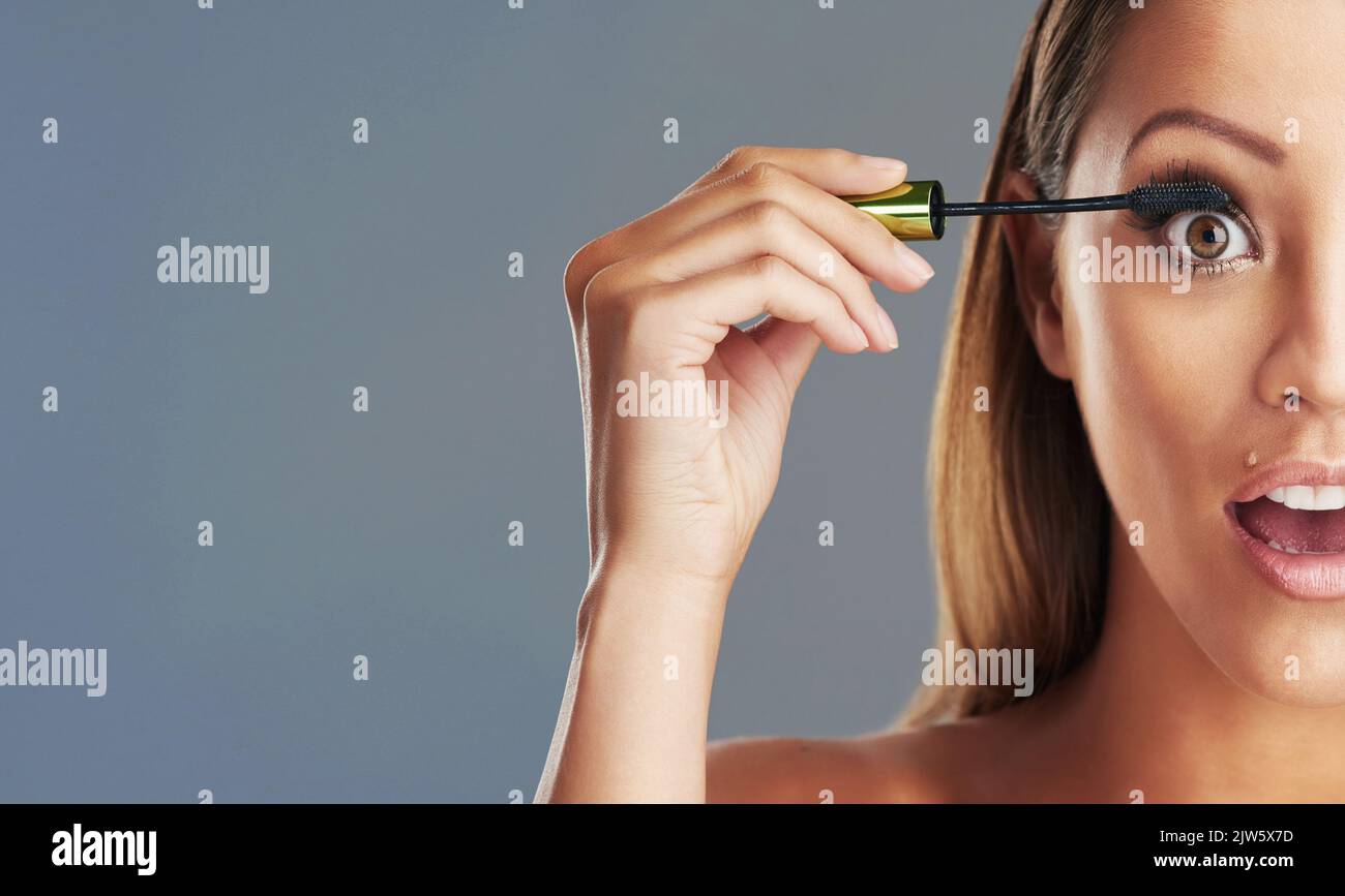 Maskara Making Background Covergirl mascara hi-res stock photography and images - Alamy