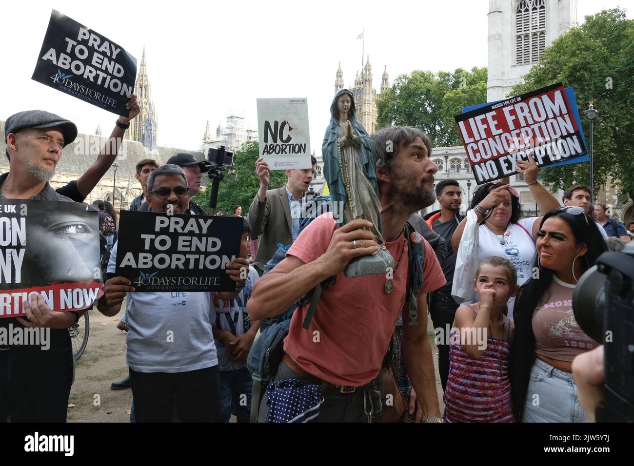 London, UK, 3rd September, 2022. A pro-life man holding a statuette of the Virgin Mary shouts at women's pro-choice activists assembled on Parliament Square in an organised counter-protest against a March for Life event, attended by Evangelical Christians and Catholics amongst others, who oppose abortion, believing life begins from conception. Pro-choice groups say the overturning of Roe v Wade has emboldened anti-abortionists worldwide. Credit: Eleventh Hour Photography/Alamy Live News. Stock Photo