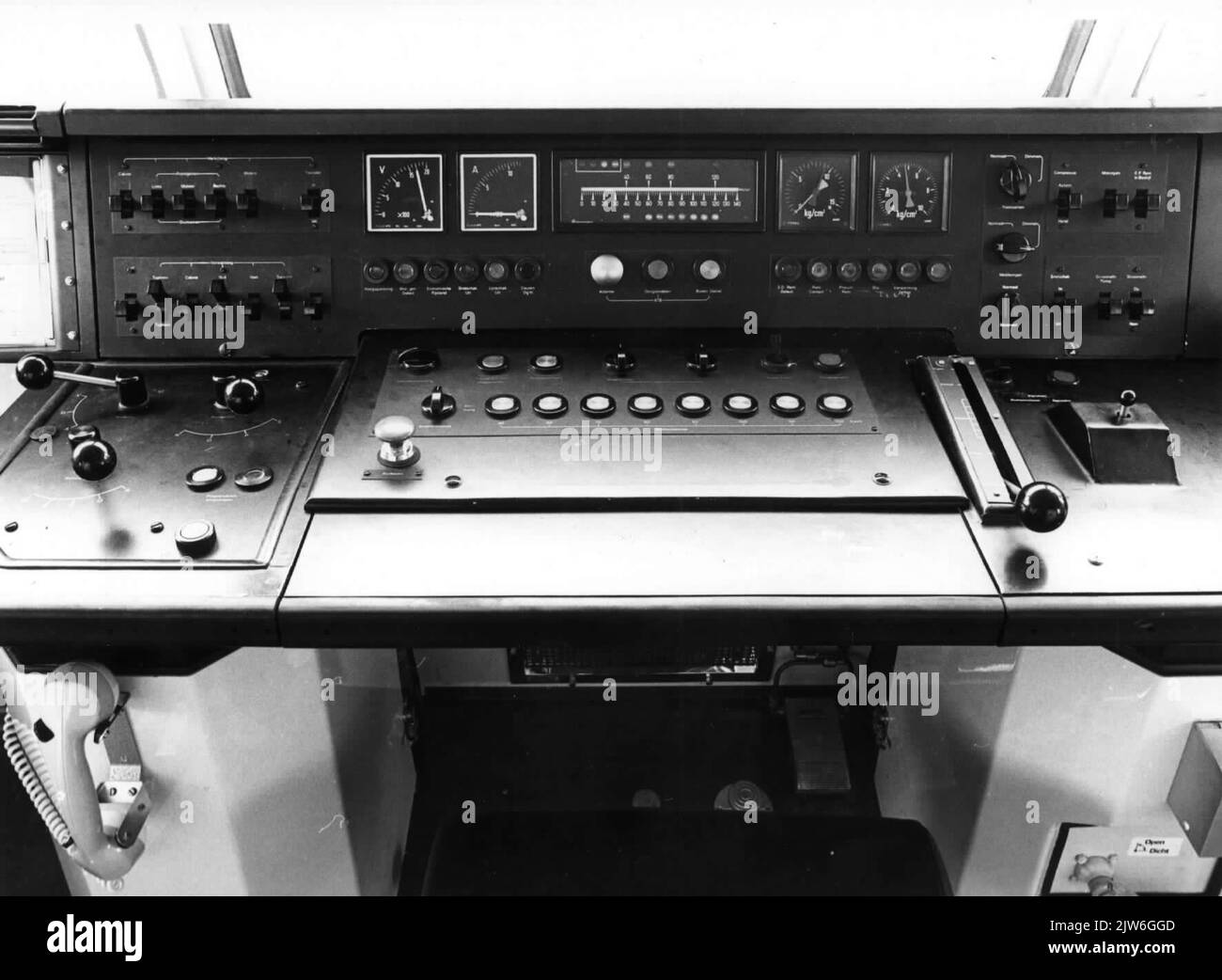 Image of the cabin (steering position) of an electric train set (plan y '' Sprinter '') of the N