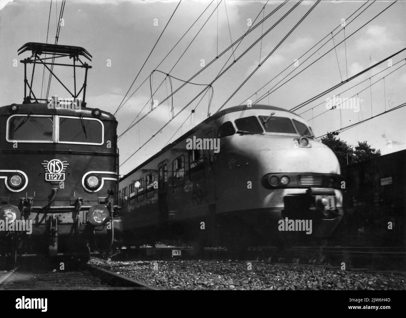 Image of the electric No. 1127 (series 1100) and an electric
