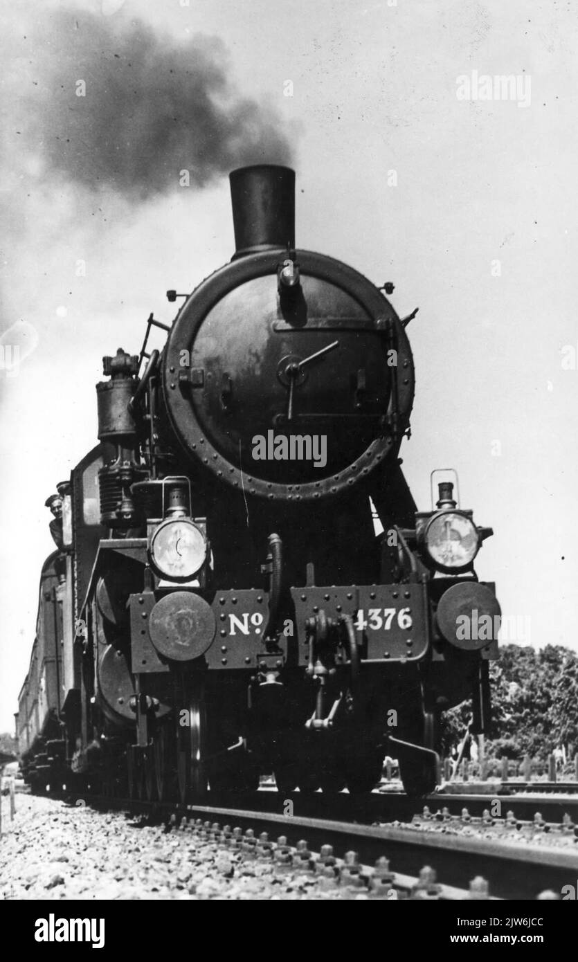 Image of the steam locomotive No. 4376 of the N.S. (Series 4300/4400/4500, 'Austerities', Ex War Department No. 77495) near Ermelo. Stock Photo