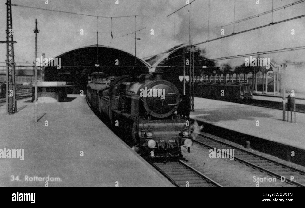 Rotterdam cityscape railway Black and White Stock Photos & Images - Alamy