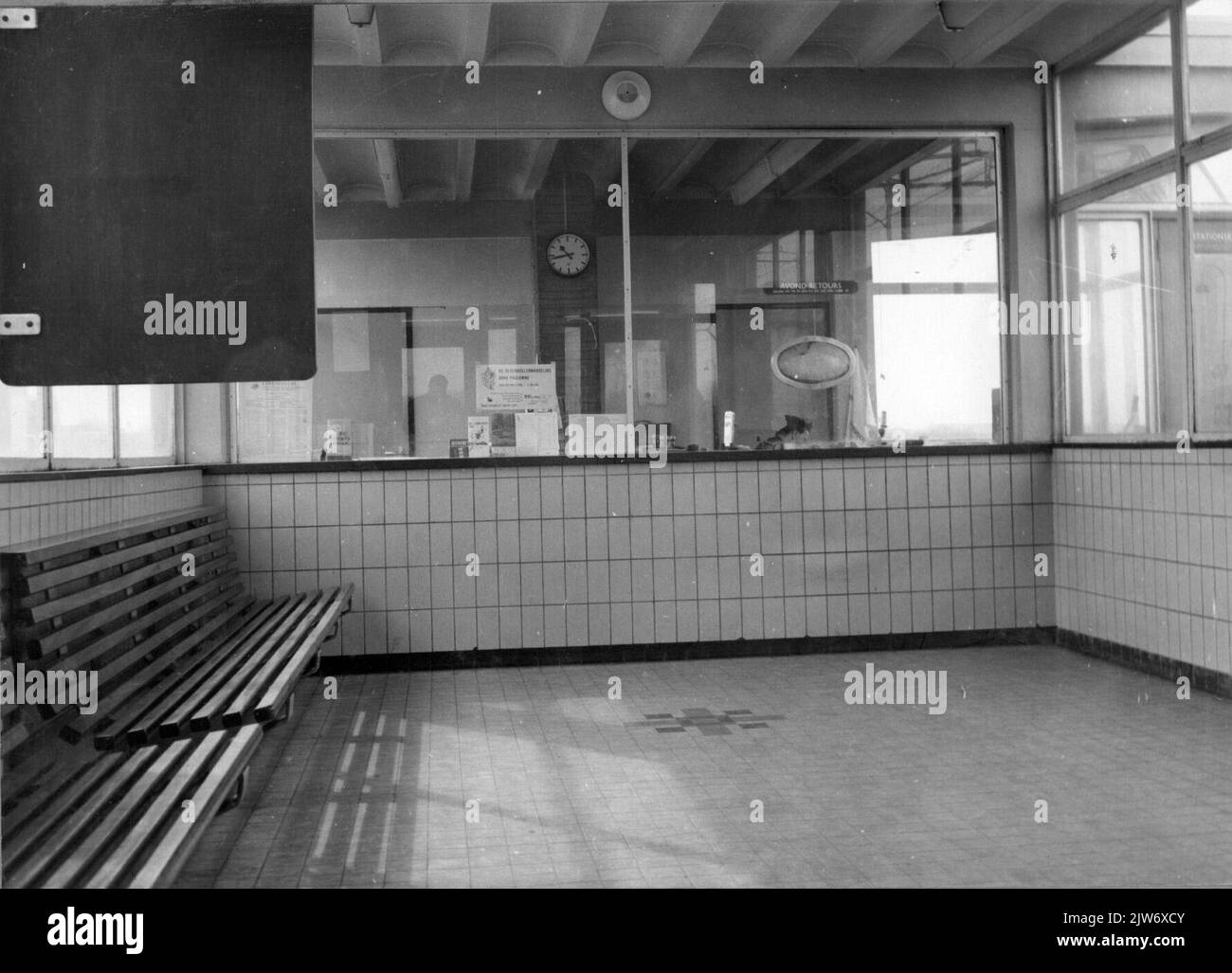 Station de hall Black and White Stock Photos & Images - Alamy