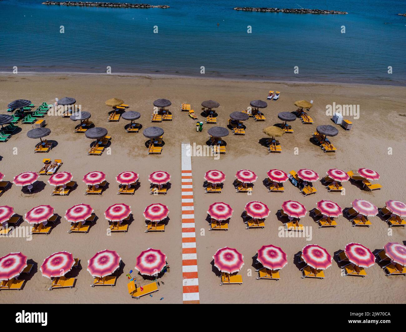 Beach lifeguard italy hi-res stock photography and images - Page 10 - Alamy, image size:1300x1065