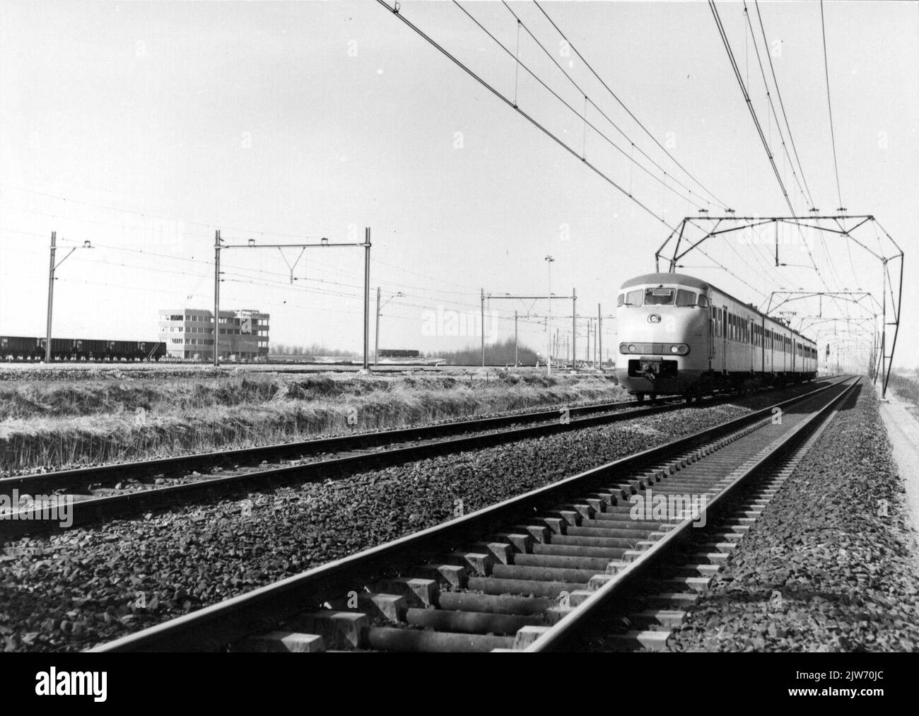 Image of an electric train set with. 1964 (Plan t) of the N.S. At the
