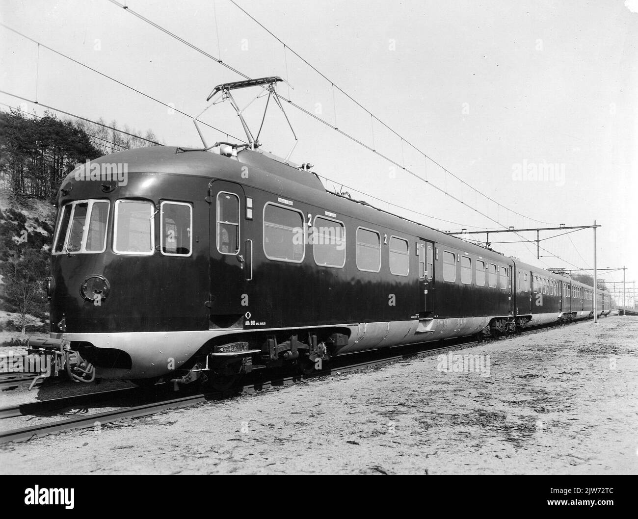 Image of the new electric train set no. 801 (Mat. 1940) of the N.S. On