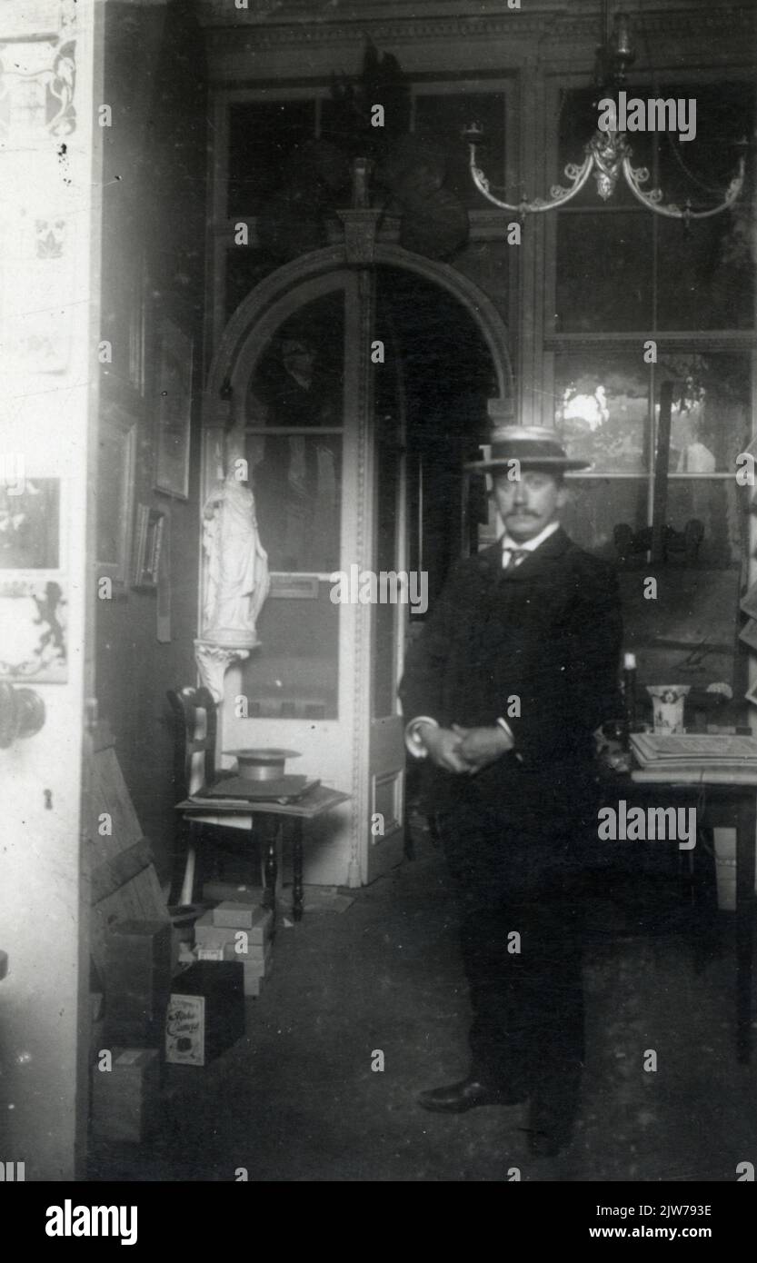 Image of Glasetser Cor Heyl in the shop of the Steenprintkerij Joh. A. Moesman (Neude 7) in Utrecht.n.b. Cor Heyl is the brother of the sister -in -law of Joh. A. Moesman, J.H. Moesman - Heyl. Stock Photo