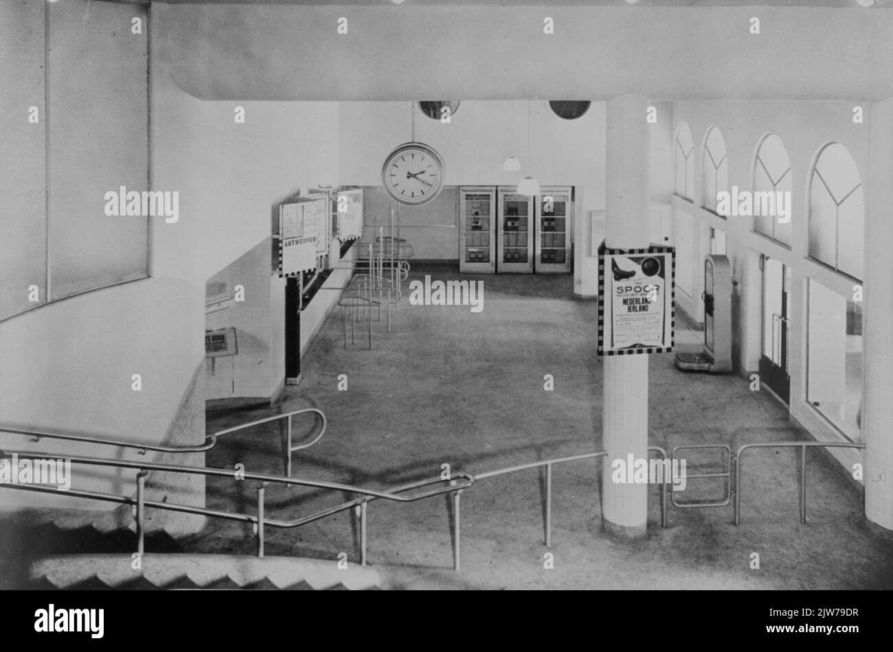 Station hall rotterdam Black and White Stock Photos & Images - Alamy