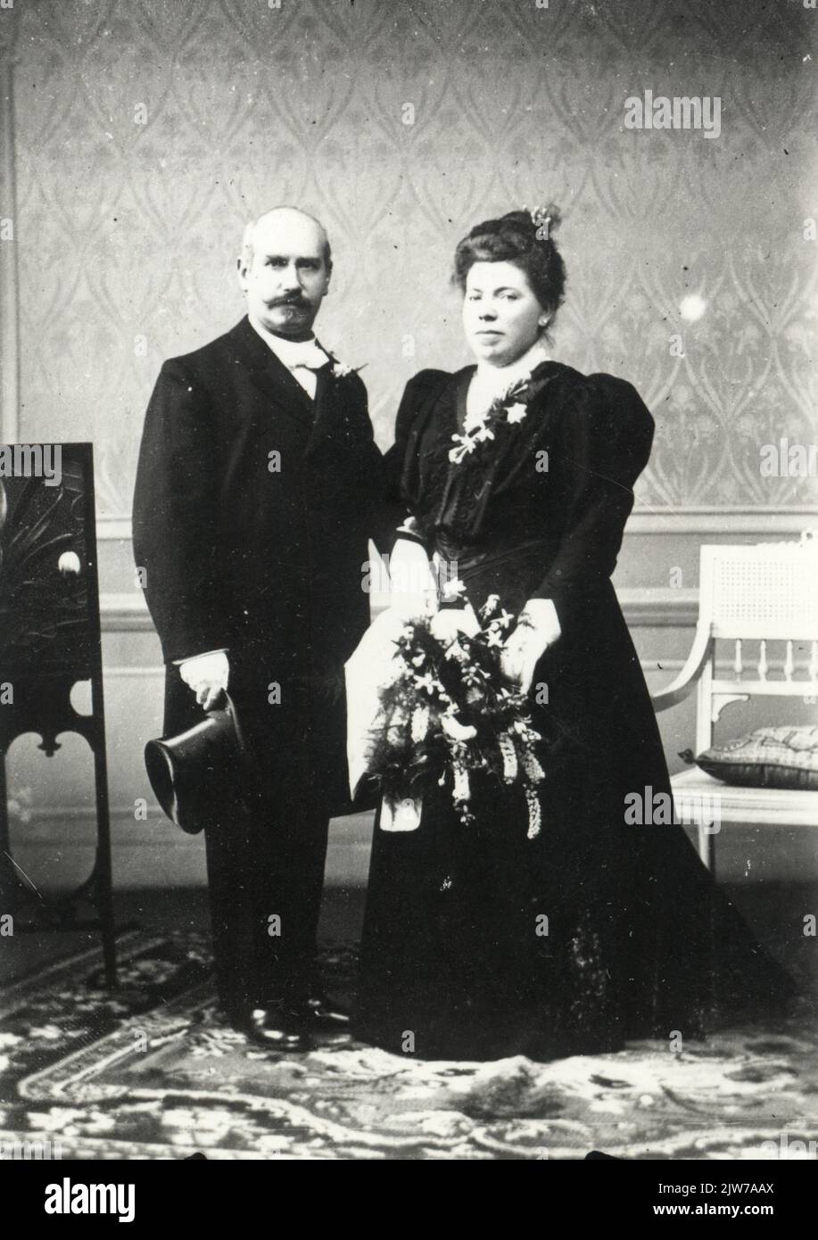 Portrait of the bridal couple Johannes Anthonius Moesman (1859 - 1937) and Diena Henderiena Johanna van Houten (1874 - 1944). Stock Photo