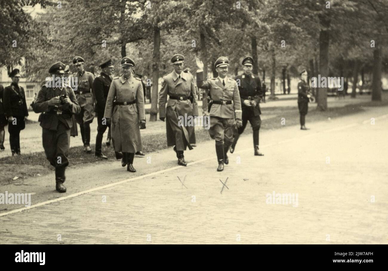 Image of H.L. Himmler (S.S. Reichsführer) on the Maliebaan in Utrecht for a visit to Ir. A.A. Mussert (leader of the National Socialist Movement, N.S.B.), after which they will visit the Hagespraak site on the Goudsberg in Lunteren; Behind Himmler, among others, H.A. Rauter (Höhere SSund Polizeiführer in the Netherlands). Stock Photo