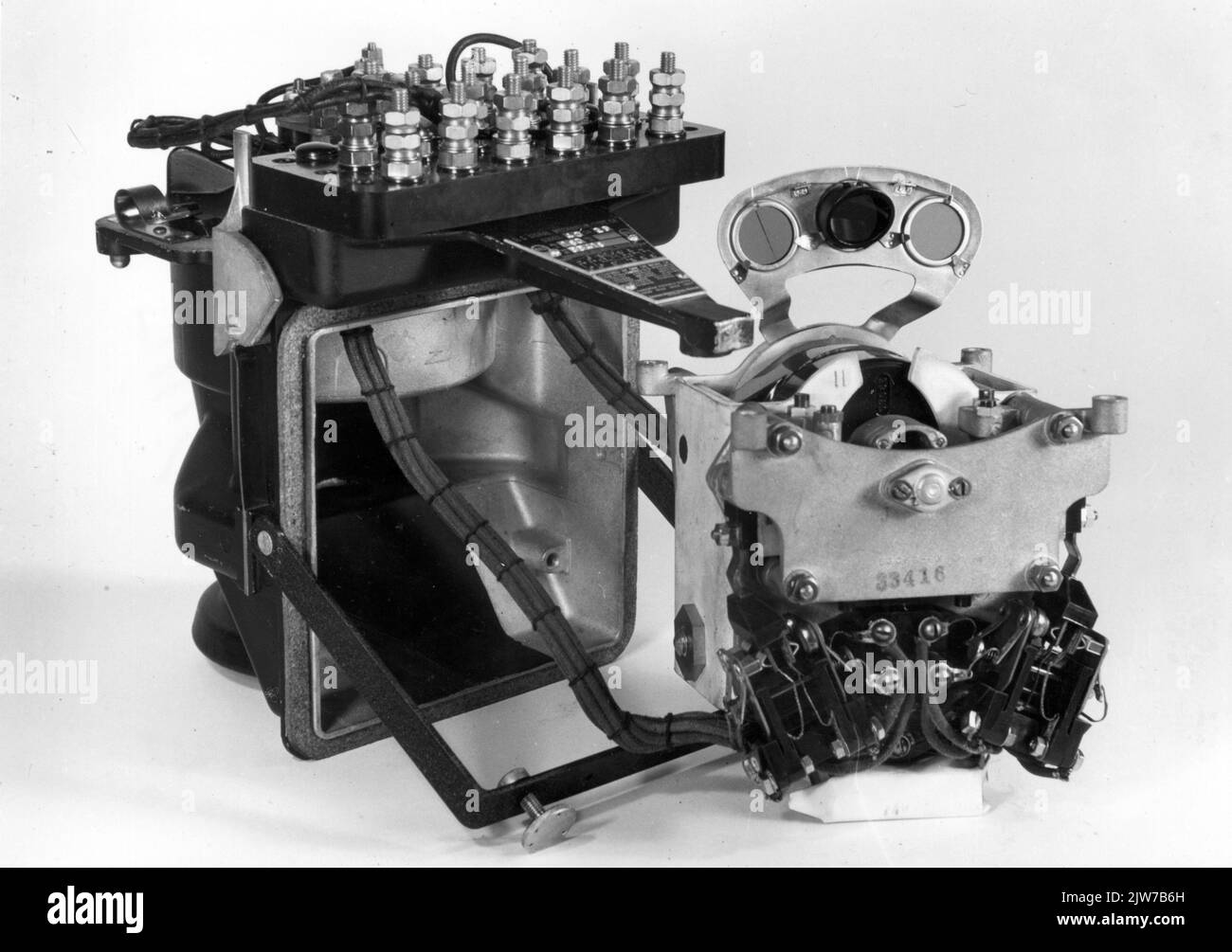Image of a dismantled color change from an American daylight signal