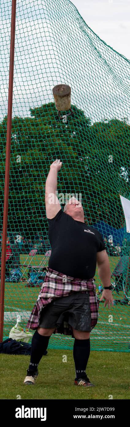 Practicing Weight over the Bar event, Highland Games, North Berwick Stock Photo