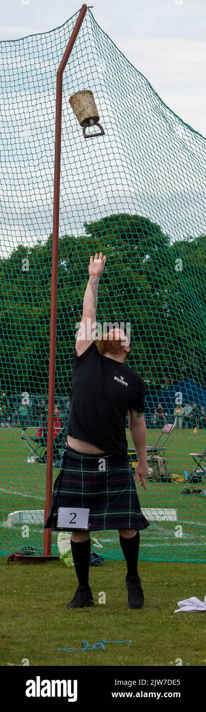 Practicing Weight over the Bar event, Highland Games, North Berwick Stock Photo