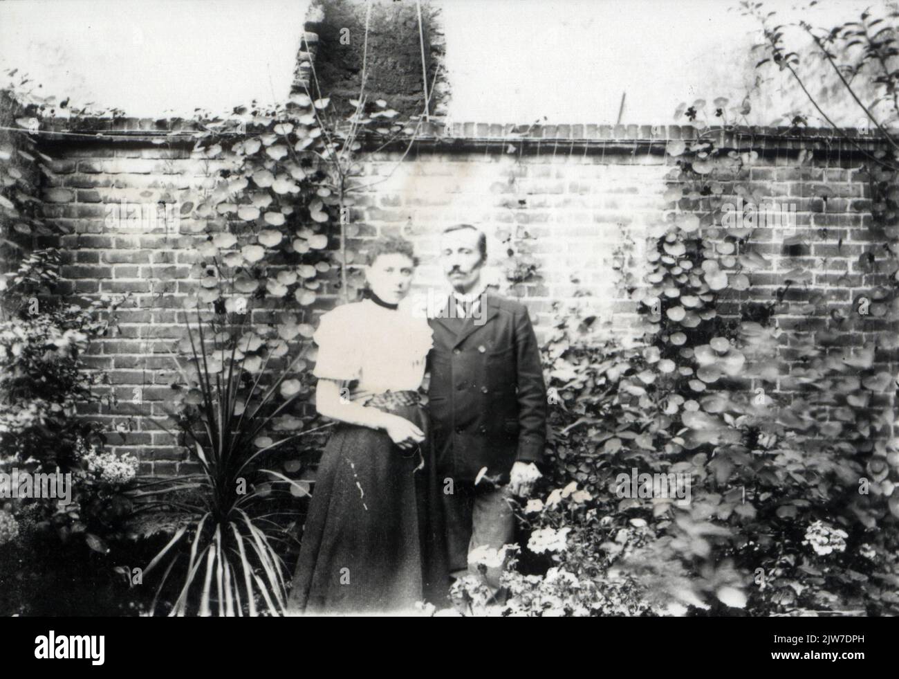Portrait of (possibly) Franciscus Johannes Moesman (1862 - 1937) and his wife Johanna Petronella Moesman - Heyl (1866 -?) In the garden of his parental home, Voorstraat 9, in Utrecht. Stock Photo