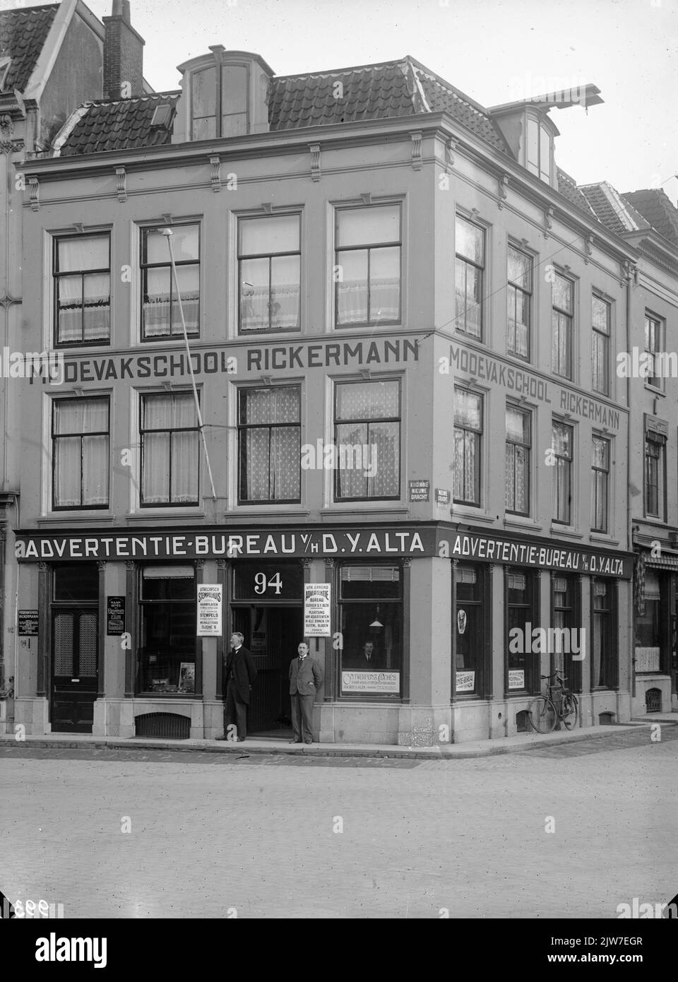 View of the facade of the advertising agency v/h D.Y. Alta (Kromme Nieuwegracht 94) in Utrecht; On the right the Nieuwegracht.n.b. The Rickerkermann Fashion School is located on the floor. Stock Photo