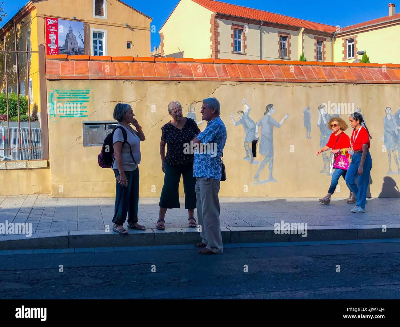 Perpignan, France, Street Scenes, Group Tourists Talking in front of Street Art Wall (Anti-COVID-19 Vaccination Sign) Stock Photo