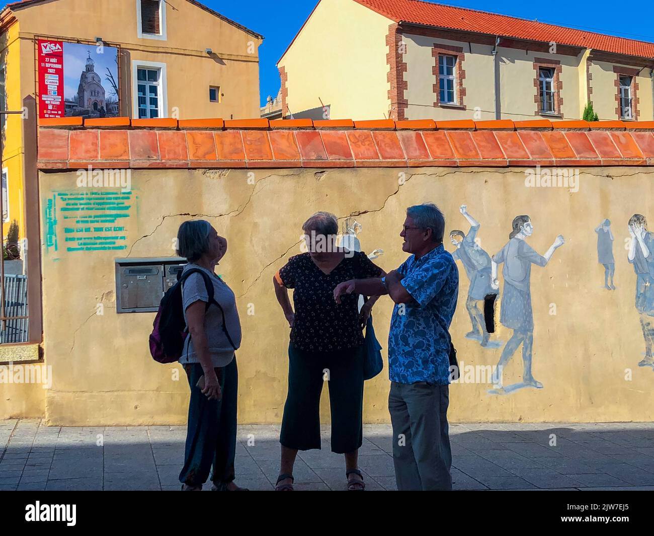 Perpignan, France, Street Scenes, Group Tourists Talking in front of Street Art Wall (Anti-COVID-19 Vaccination Sign) Stock Photo