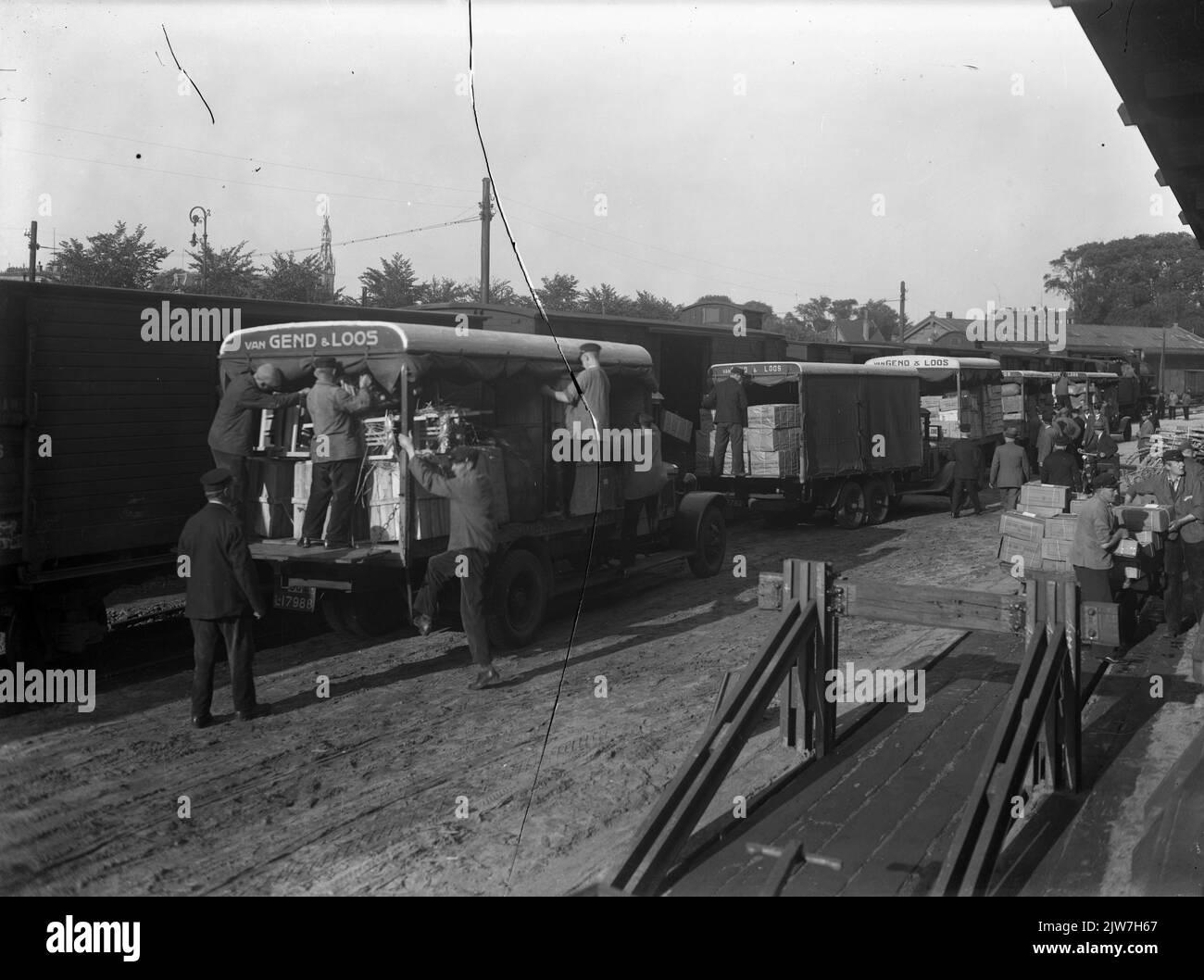 Overloading Cargo Overloading image Black and White Stock Photos & Images - Alamy