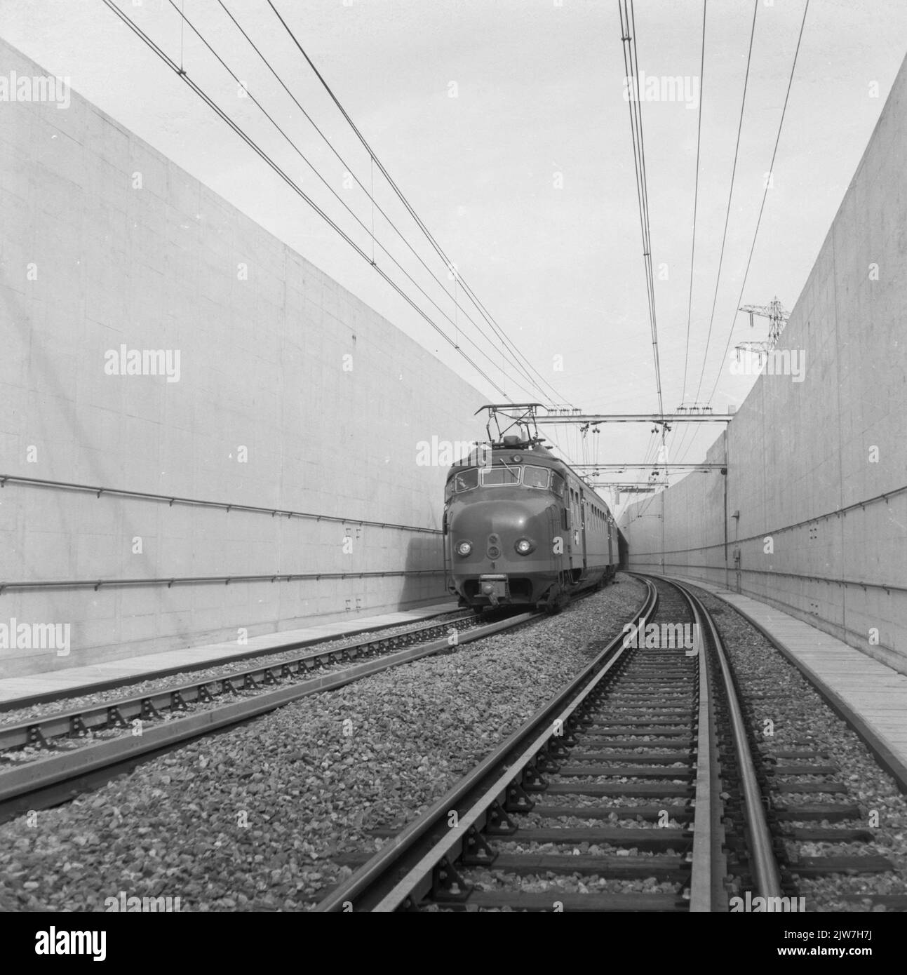 Image of the Electric train set no. 749 (Mat. 1954, plan G) of the N.S. During the opening of the Velsertunnel near Velsen. The 749 drove coupled with train set no. 748 (not visible on the photo) the opening train through the tunnel. Stock Photo