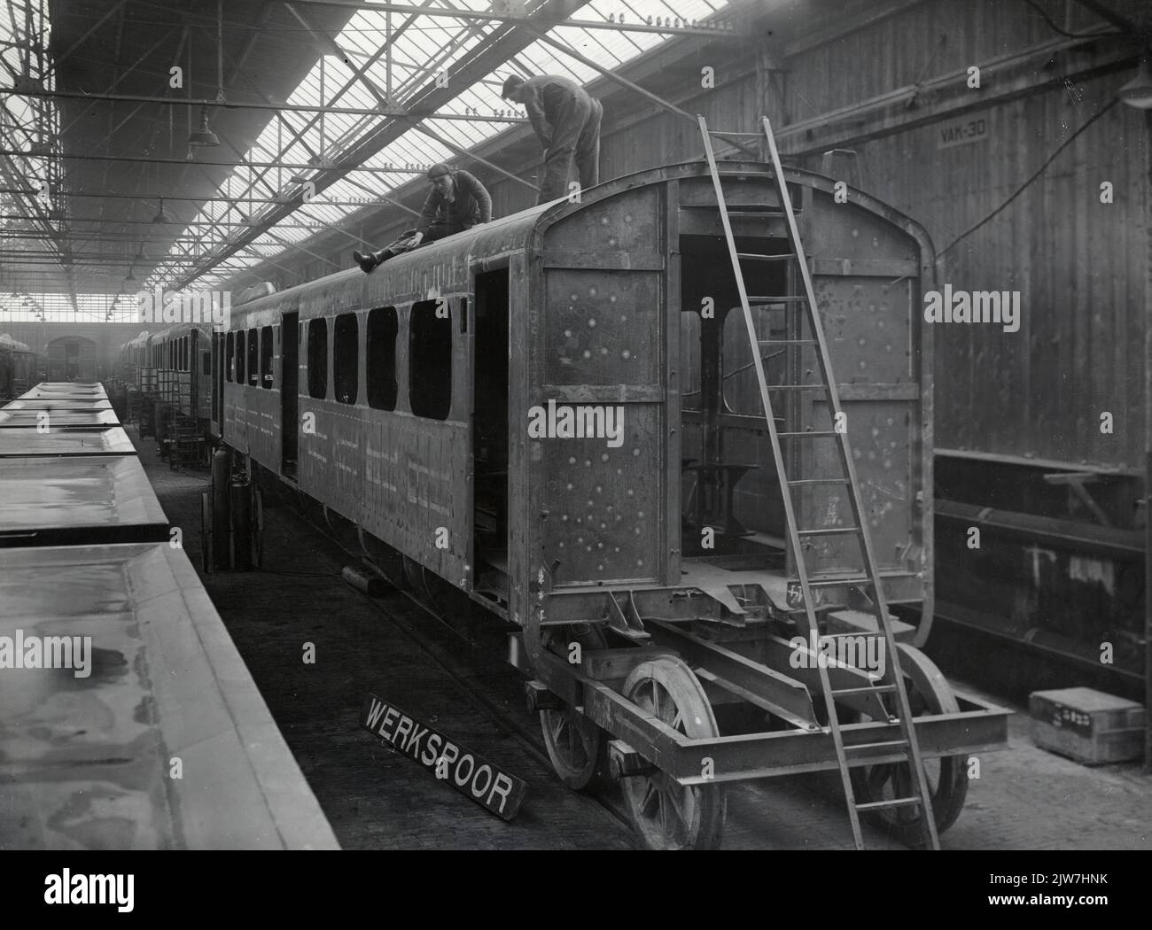 Image of a MCD car under construction of an electric train set matt