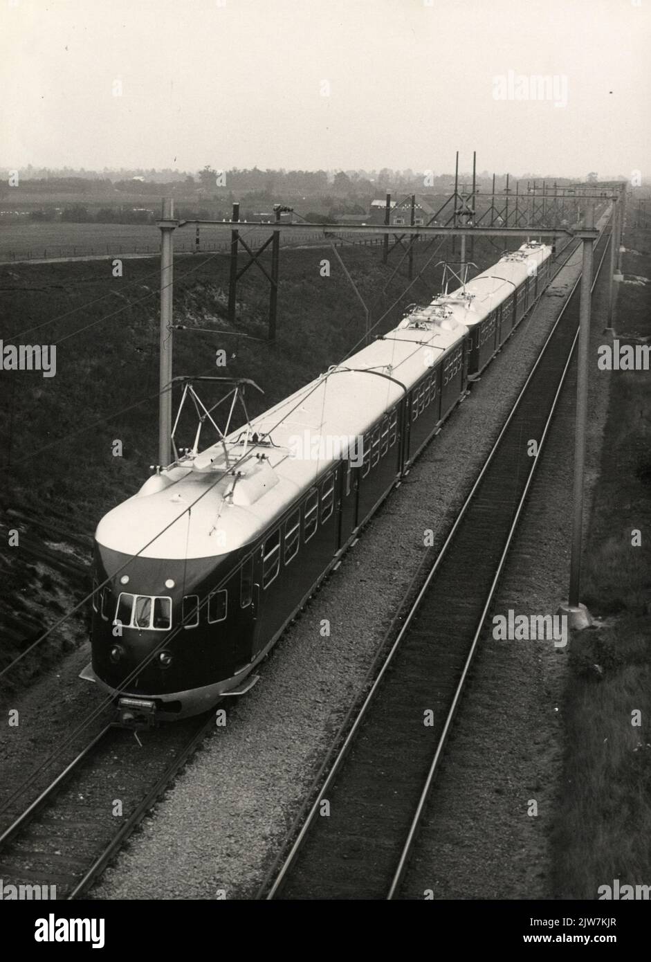 Image of a two linked electric train sets matt. 1936 of the N.S