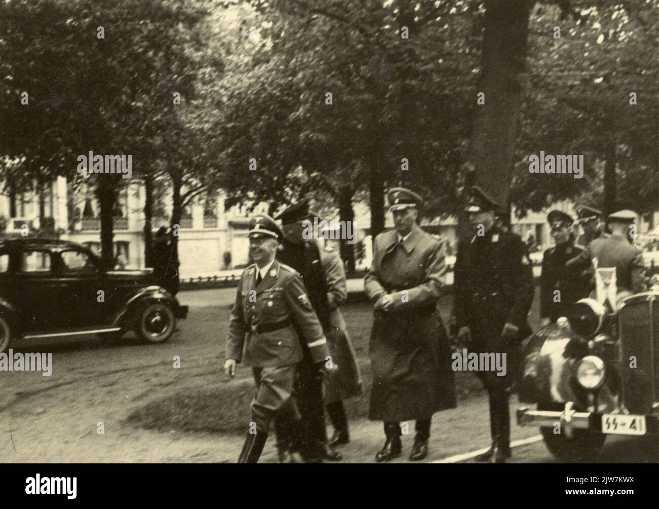 Image of the arrival of H.L. Himmler (S.S. Reichsführer) for a visit to ir. A.A. Mussert (leader of the National Socialist Movement, N.S.B.) in the headquarters of the N.S.B. (Maliebaan 35) in Utrecht, after which they will visit the Hagespraak site on the Goudsberg in Lunteren; Behind Himmler, v.l.n.r. H.A.J. Kessler (adjutant of Mussert), H.A. Rauter (Höhere SSund Polizeiführer in the Netherlands) and Jhr. D. de Blocq van Scheltinga (head of General Affairs Office of the N.S.B.). Stock Photo