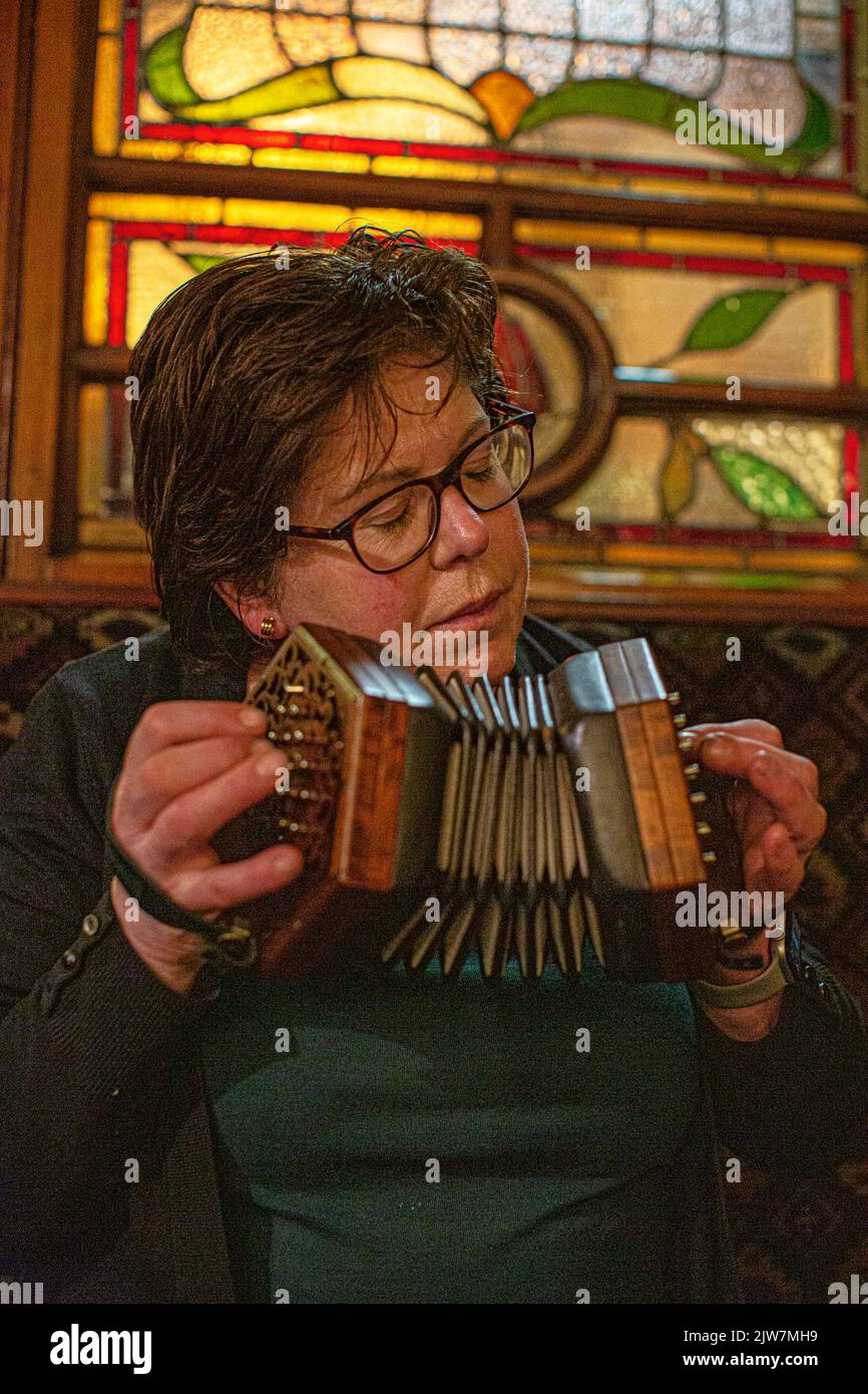 Woman playing Regondi at traditional music session at the Peveril Of The Peak Pub in Great Bridgewater St, Manchester Stock Photo