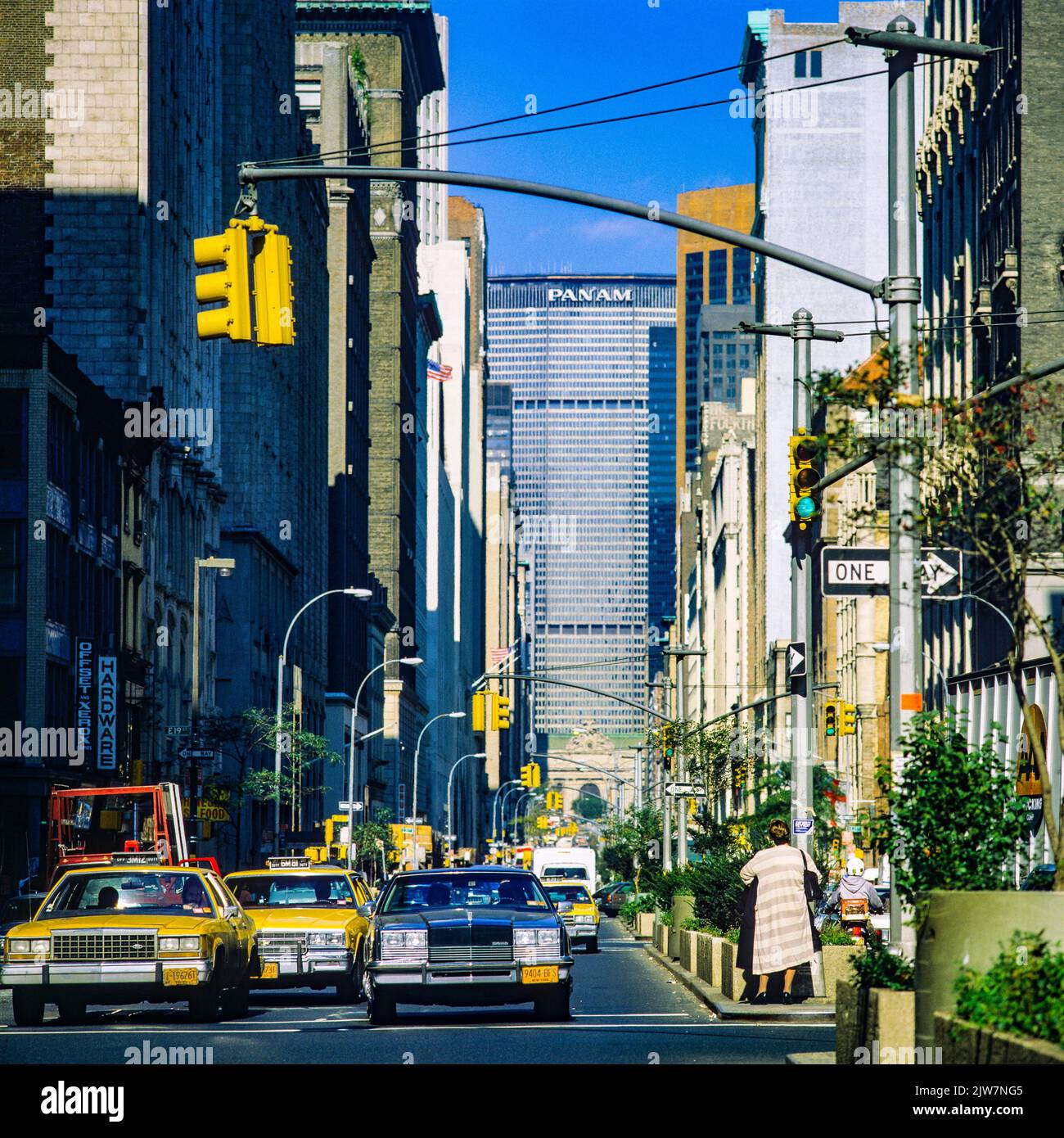 New York, 1980s, Park Avenue south, Panam building in the distance, yellow taxis, vehicular traffic, Manhattan, New York City, NYC, NY, USA, Stock Photo