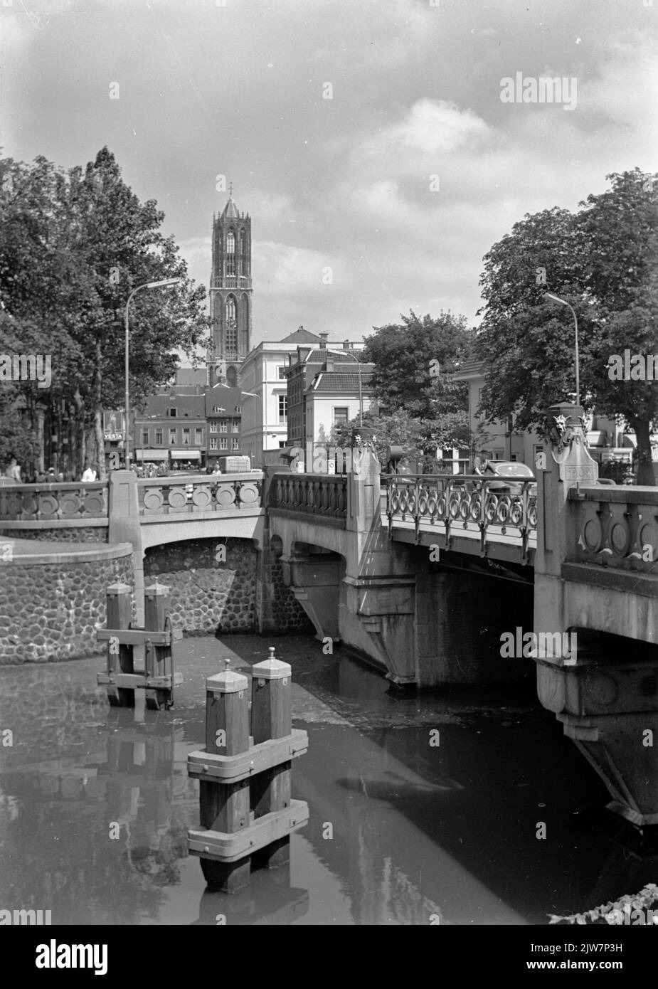 View of the Willems Bridge over the Stadsbuitengracht in Utrecht, with the Mariaplaats and the Dom Tower in the background. Stock Photo