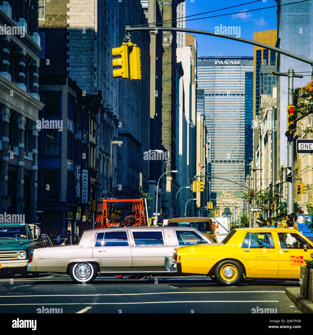 New York, 1980s, Park Avenue south, yellow taxi, limousine, vehicular traffic, Panam building in the distance, Manhattan, New York City, NYC, NY, USA, Stock Photo