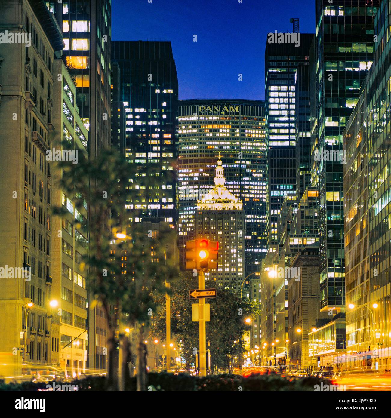 New York, 1980s, Park Avenue, red traffic lights, Helmsley building, Panam building in the