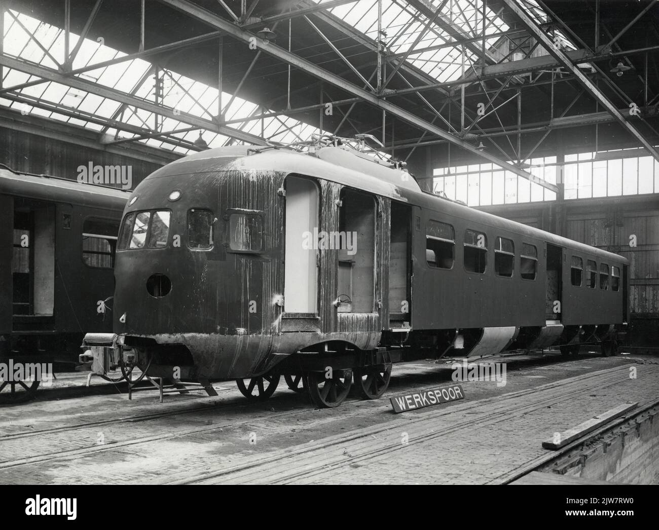 Image of a MCD car under construction of an electric train set matt