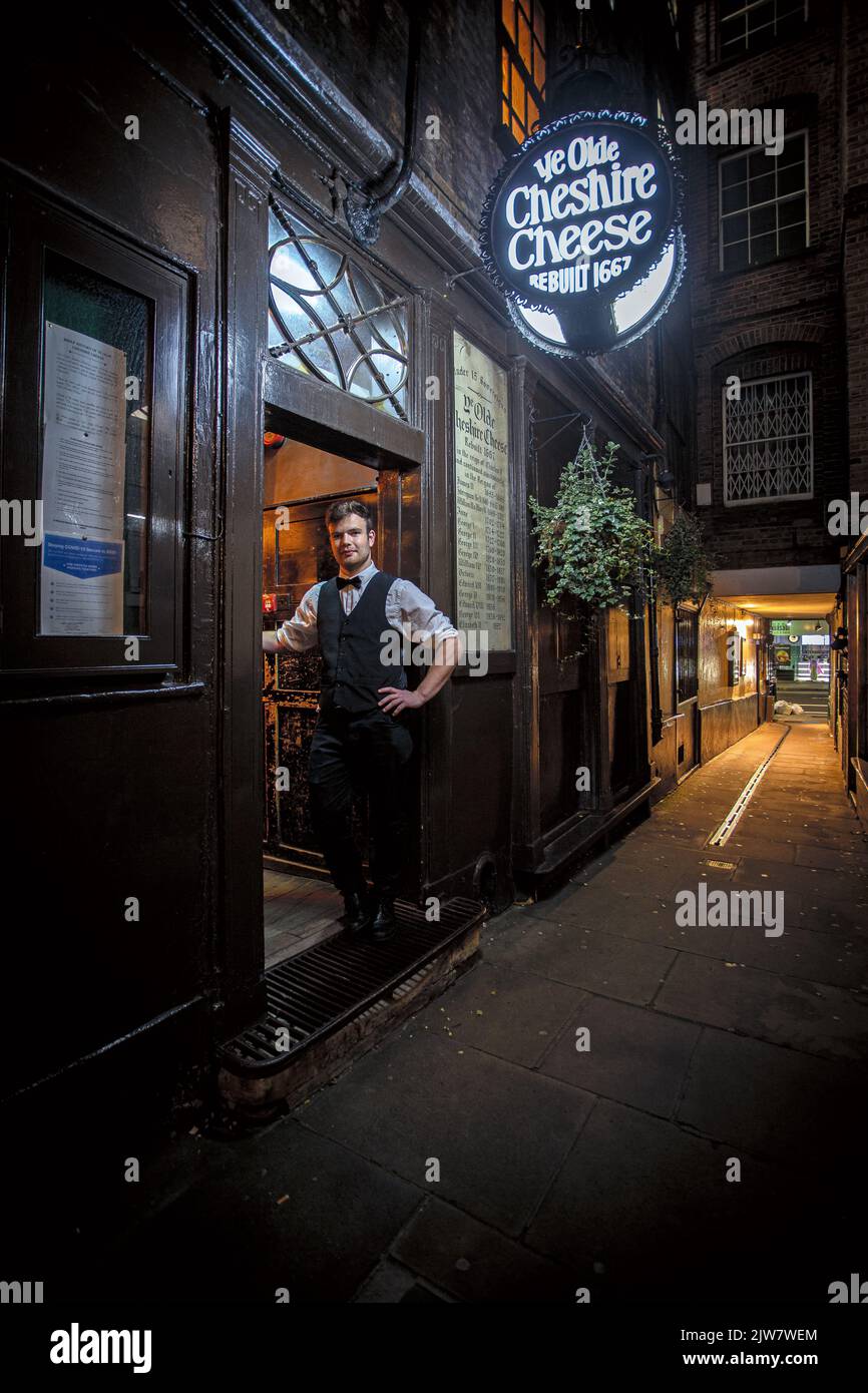 The Ye Olde Cheshire Cheese pub in London , England Stock Photo