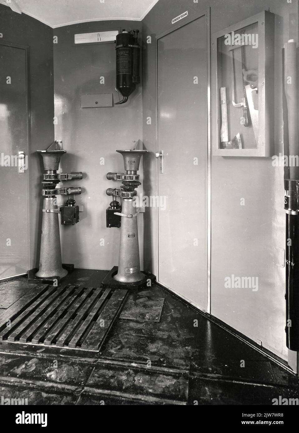 Interior of an electric train set matt. 1936 of the N.S. Luggage space