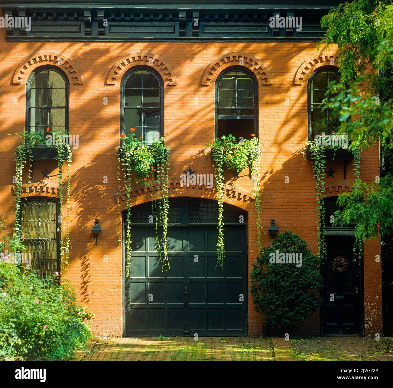 New York, 1980s, brownstone house, converted mews, residential neighbourhood, Brooklyn Heights, New York City, NYC, NY, USA, Stock Photo