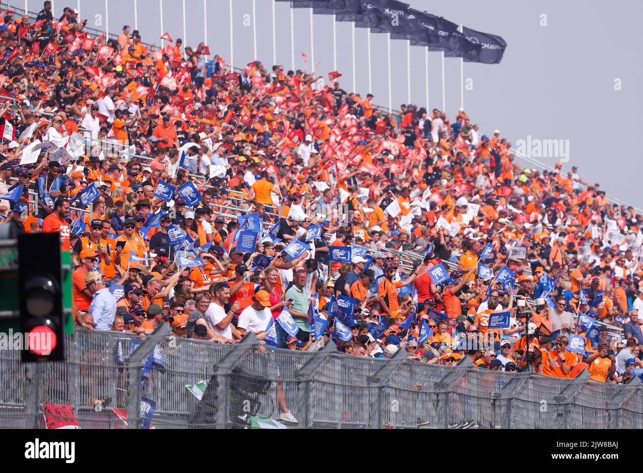 ZANDVOORT, NETHERLANDS - SEPTEMBER 4: Spectators during Race ahead of the Formula 1 Dutch Grand Prix at Cicuit Zandvoort on September 4, 2022 in Zandvoort, Netherlands (Photo by Marcel ter Bals/Orange Pictures) Stock Photo