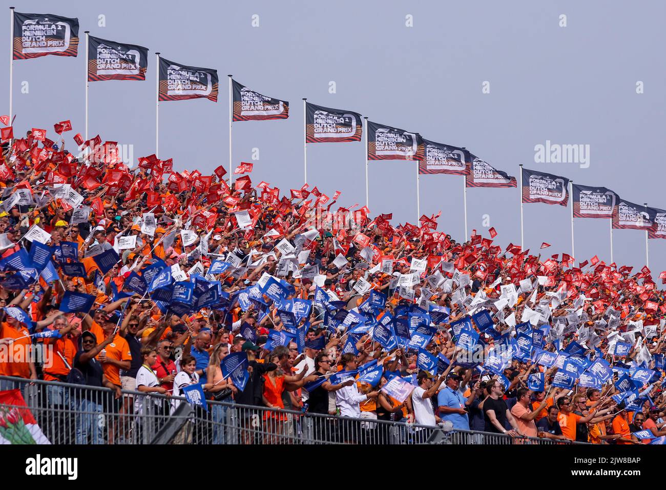 ZANDVOORT, NETHERLANDS - SEPTEMBER 4: Spectators during Race ahead of the Formula 1 Dutch Grand Prix at Cicuit Zandvoort on September 4, 2022 in Zandvoort, Netherlands (Photo by Marcel ter Bals/Orange Pictures) Stock Photo